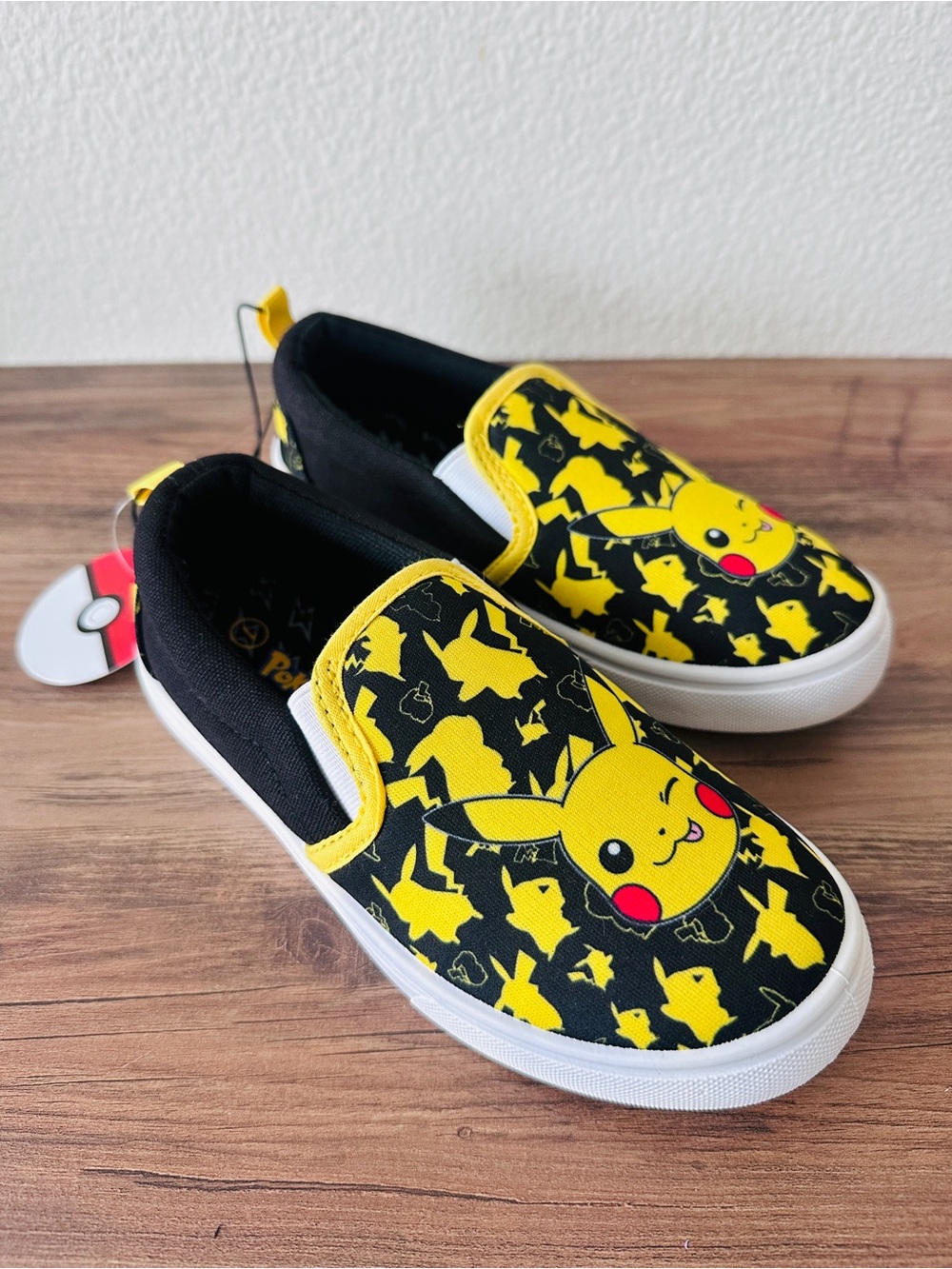 Big Kids Pokémon Pikachu Slip-On Shoes Unisex (Size 1) NEW WITH TAGS